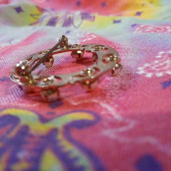 Simple Gold & Pearl Pin - Picture 4 of 4